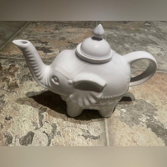 cordon blue Other - Cordon blue elephant tea pot
